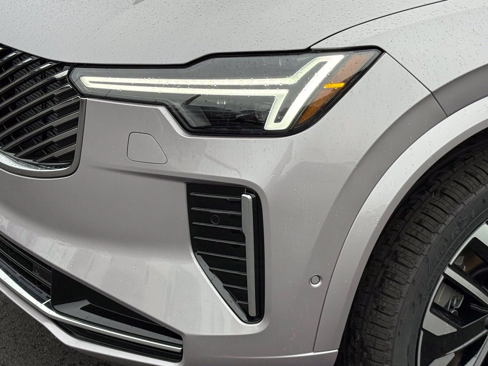 New 2026 Volvo XC90 T8 Plus w/ Protection Package Premier AWD/4WD image 11