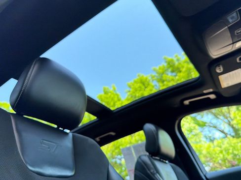 Used 2019 Ford Edge ST w/ Canadian Touring Package AWD/4WD image 17