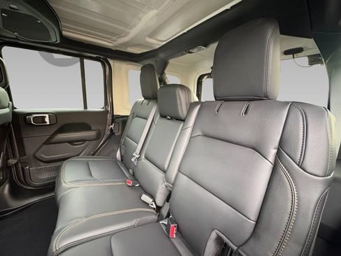 New 2026 Jeep Wrangler Unlimited Sahara AWD/4WD image 4