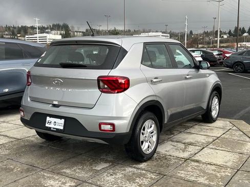 Certified 2026 Hyundai Venue SE FWD image 5