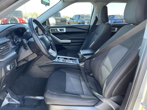 Used 2022 Ford Explorer XLT image 15