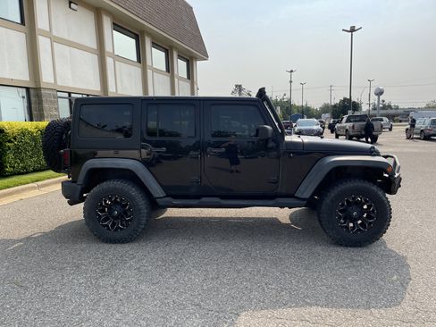 Used 2012 Jeep Wrangler Unlimited Sport AWD/4WD image 3