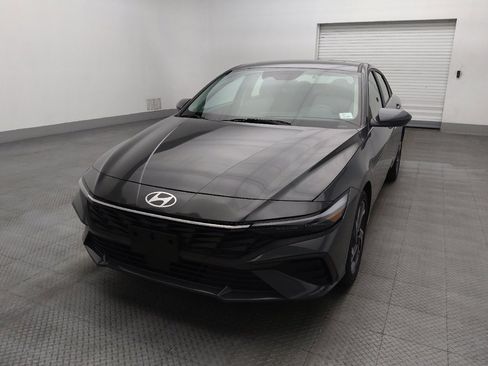 Used 2025 Hyundai Elantra SEL FWD image 15