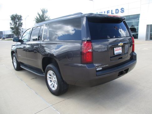 Used 2016 Chevrolet Suburban LT RWD image 3
