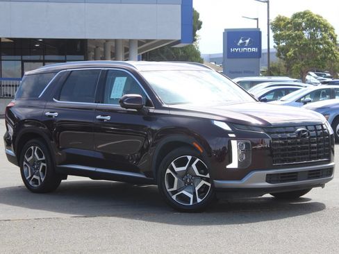 Used 2023 Hyundai Palisade Limited w/ Cargo Package FWD image 1