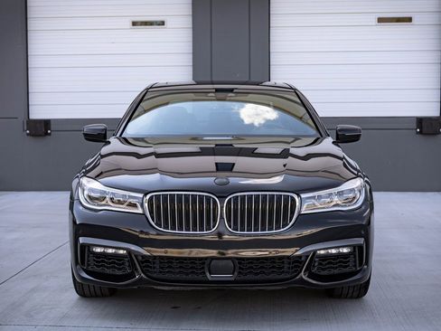 Used 2019 BMW 750i xDrive w/ Executive Package image 3