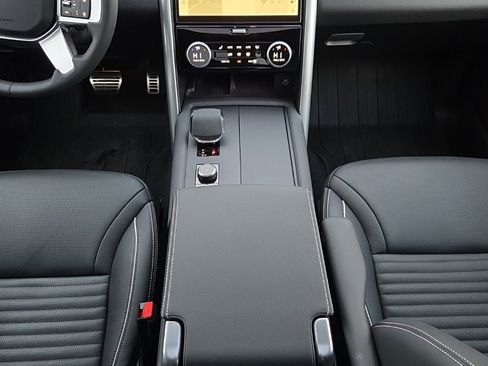 Certified 2024 Land Rover Discovery Dynamic SE image 20