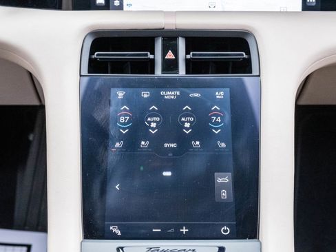 Used 2022 Porsche Taycan image 21