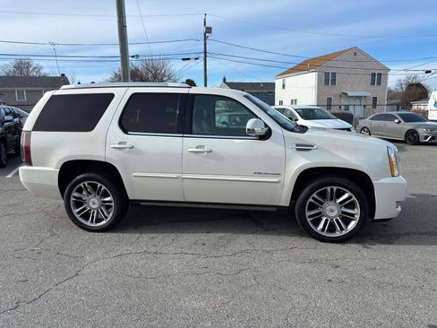 Used 2014 Cadillac Escalade Premium image 2