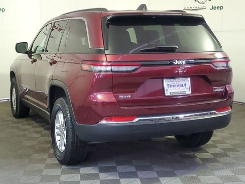 Used 2024 Jeep Grand Cherokee Laredo image 4