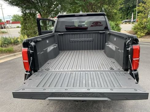 Certified 2024 Toyota Tacoma TRD Off-Road AWD/4WD image 32