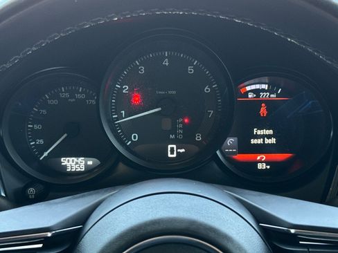 Certified 2023 Porsche Macan AWD/4WD image 25