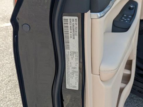 New 2026 Jeep Grand Cherokee Limited w/ Luxury Tech Group II RWD image 39