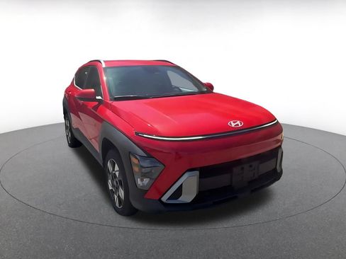 Used 2025 Hyundai Kona SEL AWD/4WD image 3
