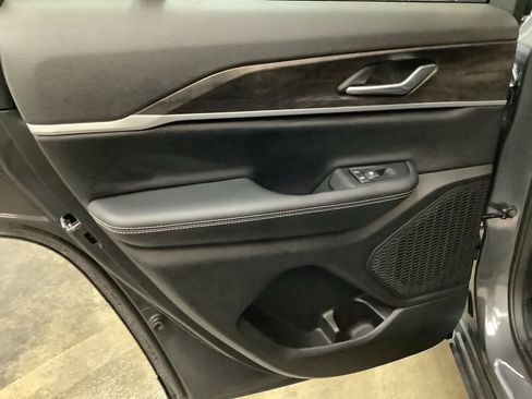 New 2026 Jeep Grand Cherokee Altitude AWD/4WD image 26