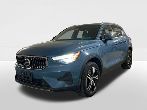 Used 2025 Volvo XC40 B5 Core image 5