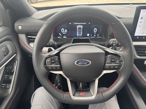 Used 2025 Ford Explorer ST image 12