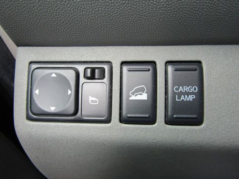 Used 2015 Nissan Frontier SV image 24