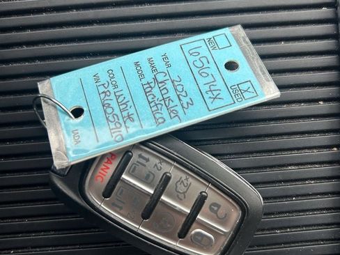 Used 2023 Chrysler Pacifica Touring-L FWD image 36