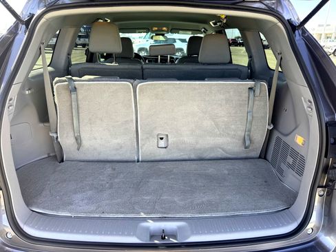 Used 2019 Toyota Highlander LE image 8