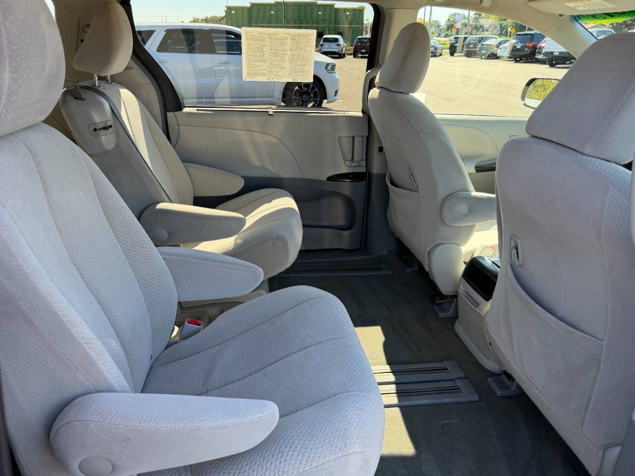 Used 2013 Toyota Sienna LE w/ Towing Pkg FWD image 11