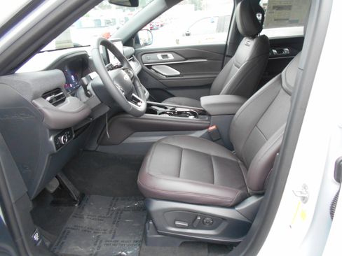 New 2026 Ford Explorer Platinum image 28