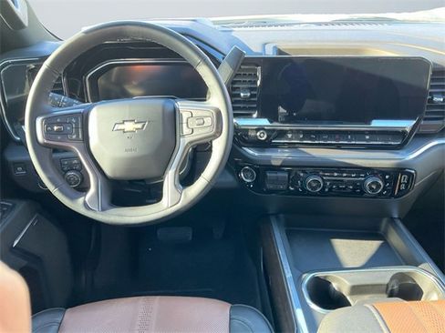 Used 2025 Chevrolet Silverado 3500 High Country w/ Technology Package image 10