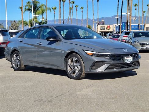 Used 2025 Hyundai Elantra Sport image 26