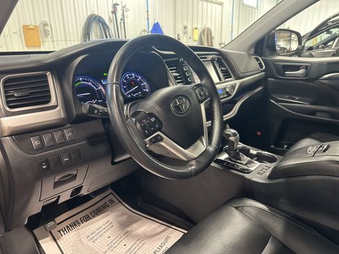 Used 2019 Toyota Highlander Limited w/ Protection Package #3 AWD/4WD image 16