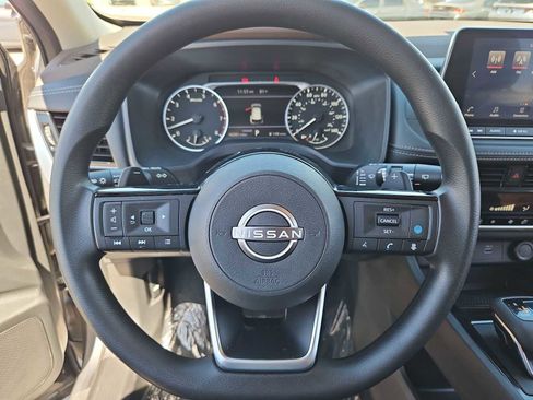 Used 2022 Nissan Rogue SV image 22