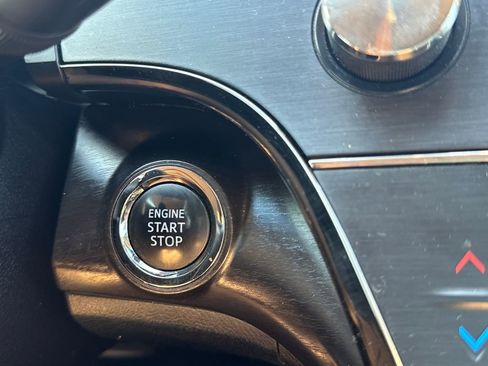 Used 2018 Toyota Avalon Limited w/ All Weather Liner Package image 40