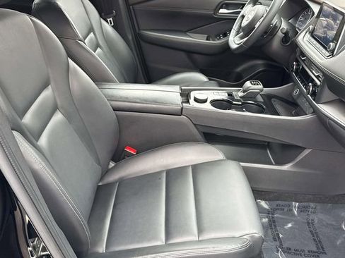 Used 2023 Nissan Rogue SV w/ SV Premium Package image 9