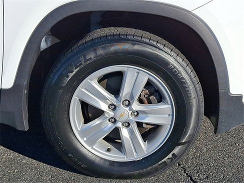 Used 2020 Chevrolet Trax LS w/ Tint and Cruise Package image 8