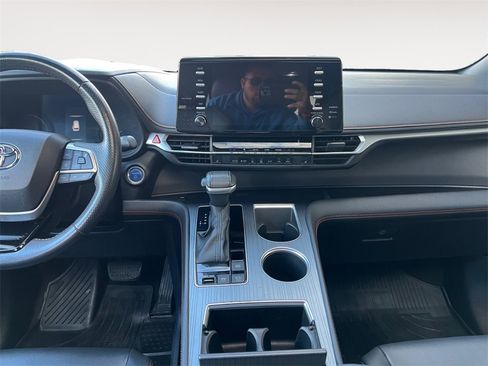 Used 2022 Toyota Sienna XSE image 11