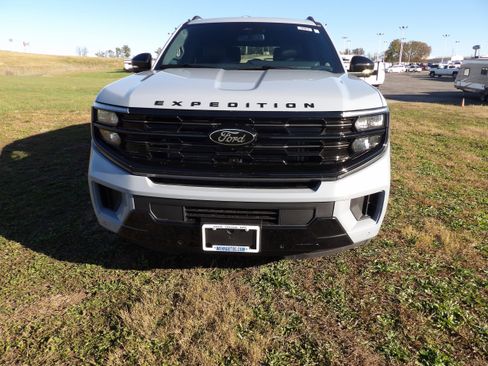 New 2025 Ford Expedition Max Platinum w/ Stealth Performance Package AWD/4WD image 10
