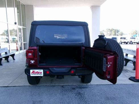 Used 2022 Jeep Wrangler Unlimited Sahara w/ LED Lighting Group image 21
