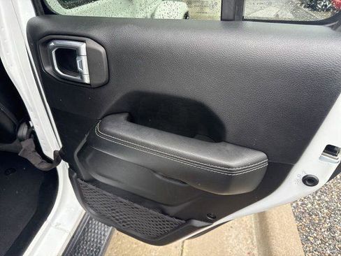 Used 2022 Jeep Wrangler Unlimited Sahara w/ Cold Weather Group image 29