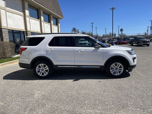 Used 2019 Ford Explorer XLT AWD/4WD image 2