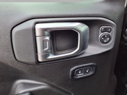 Used 2025 Jeep Wrangler Unlimited Rubicon AWD/4WD image 19