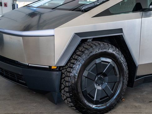 Used 2024 Tesla Cybertruck AWD Crew Cab image 12