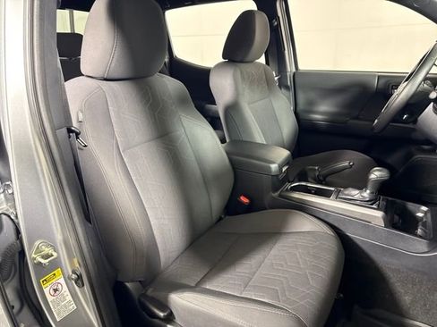 Used 2017 Toyota Tacoma TRD Sport w/ Tow Package (A/T) image 14