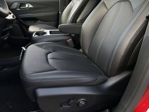 New 2026 Chrysler Pacifica Select FWD image 21