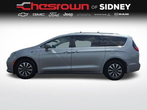 Used 2021 Chrysler Pacifica Touring-L FWD image 16