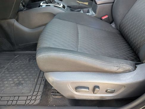 Used 2017 Nissan Rogue SV AWD/4WD image 19