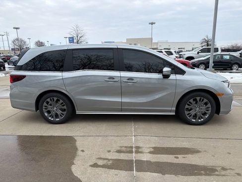 New 2026 Honda Odyssey Touring image 6