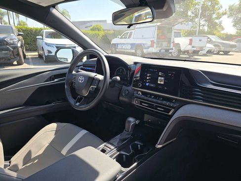 Used 2025 Toyota Camry SE FWD image 11