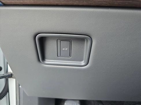 New 2026 Land Rover Range Rover Long Wheelbase SE image 24