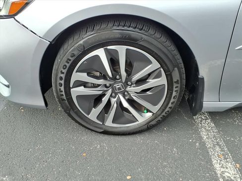 Used 2018 Honda Accord Touring image 14