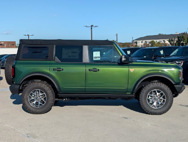 Used 2025 Ford Bronco Badlands AWD/4WD image 4