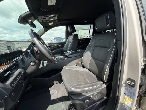 Certified 2021 Cadillac Escalade ESV Premium Luxury AWD/4WD image 26